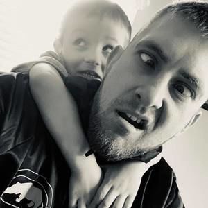 Meet your Posher, Dustin